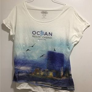 NWOT Beautiful Ocean View Sparkly Short Sleeve Top in XL